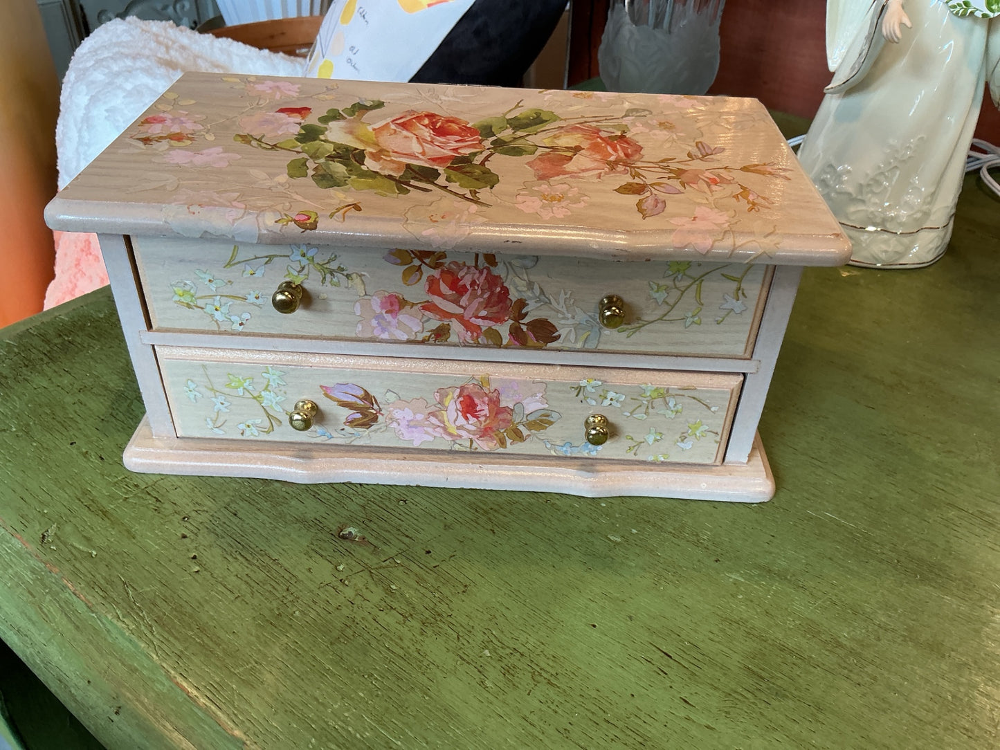 Musical jewelry box