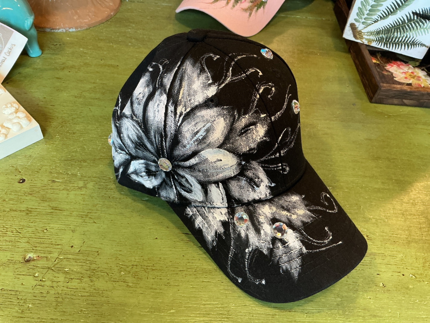 Hats & Caps Black and white