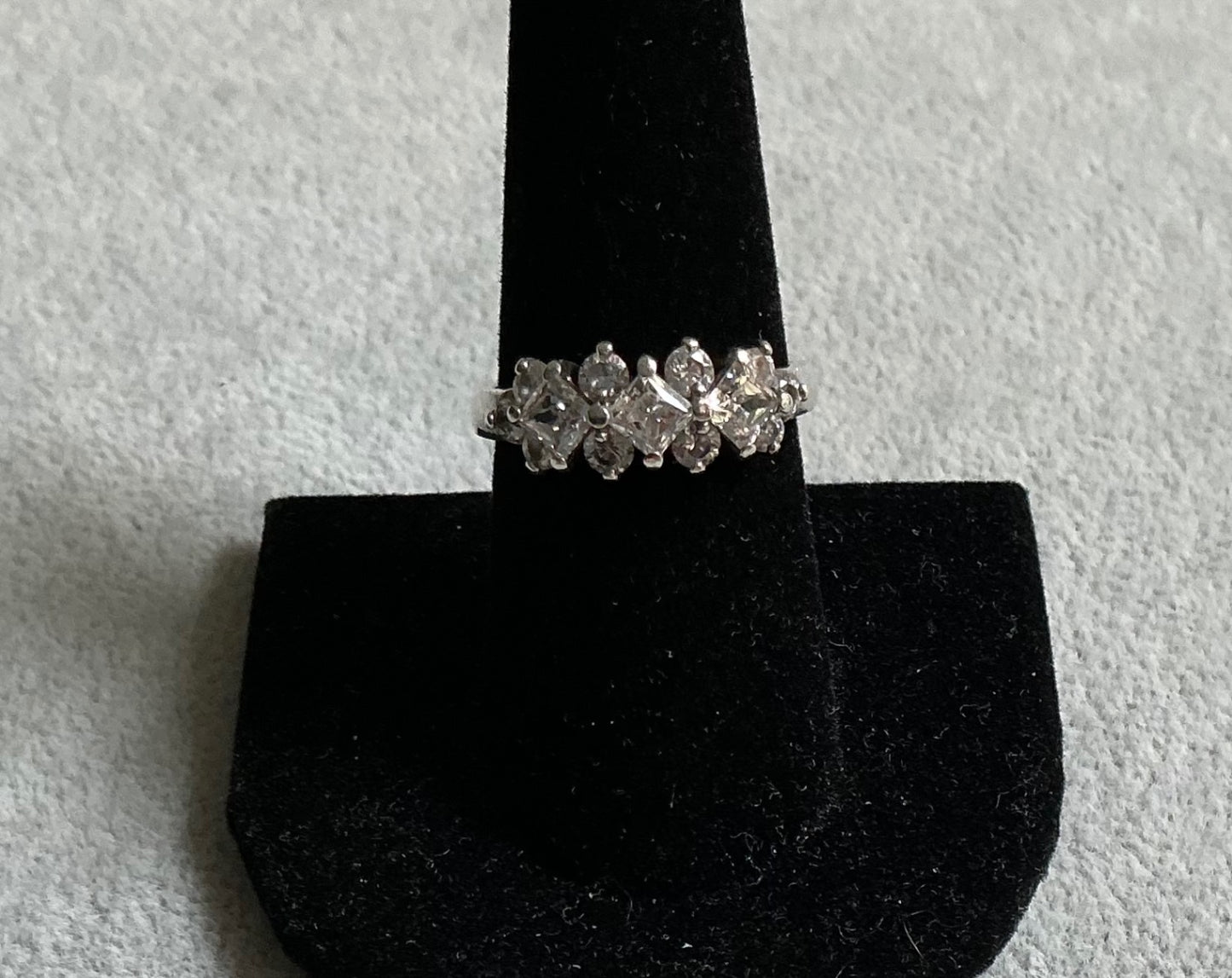 Stunning cocktail ring. Size 8