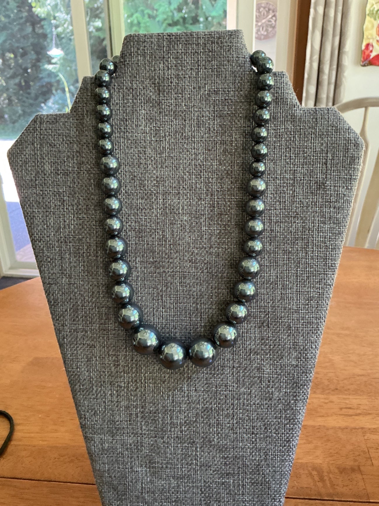 Gray iridescent necklace
