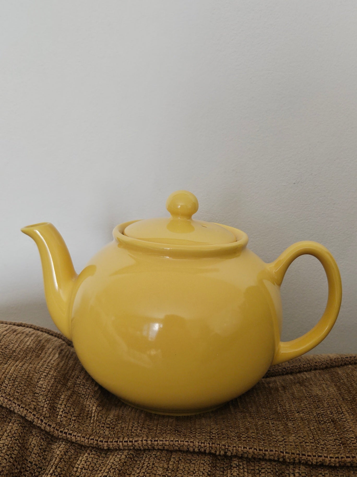 Yellow qt size teapot