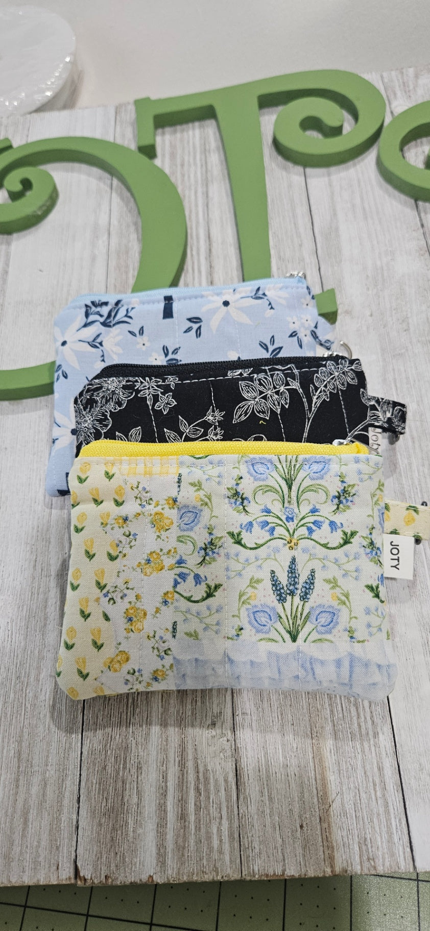 Wallet wristlet