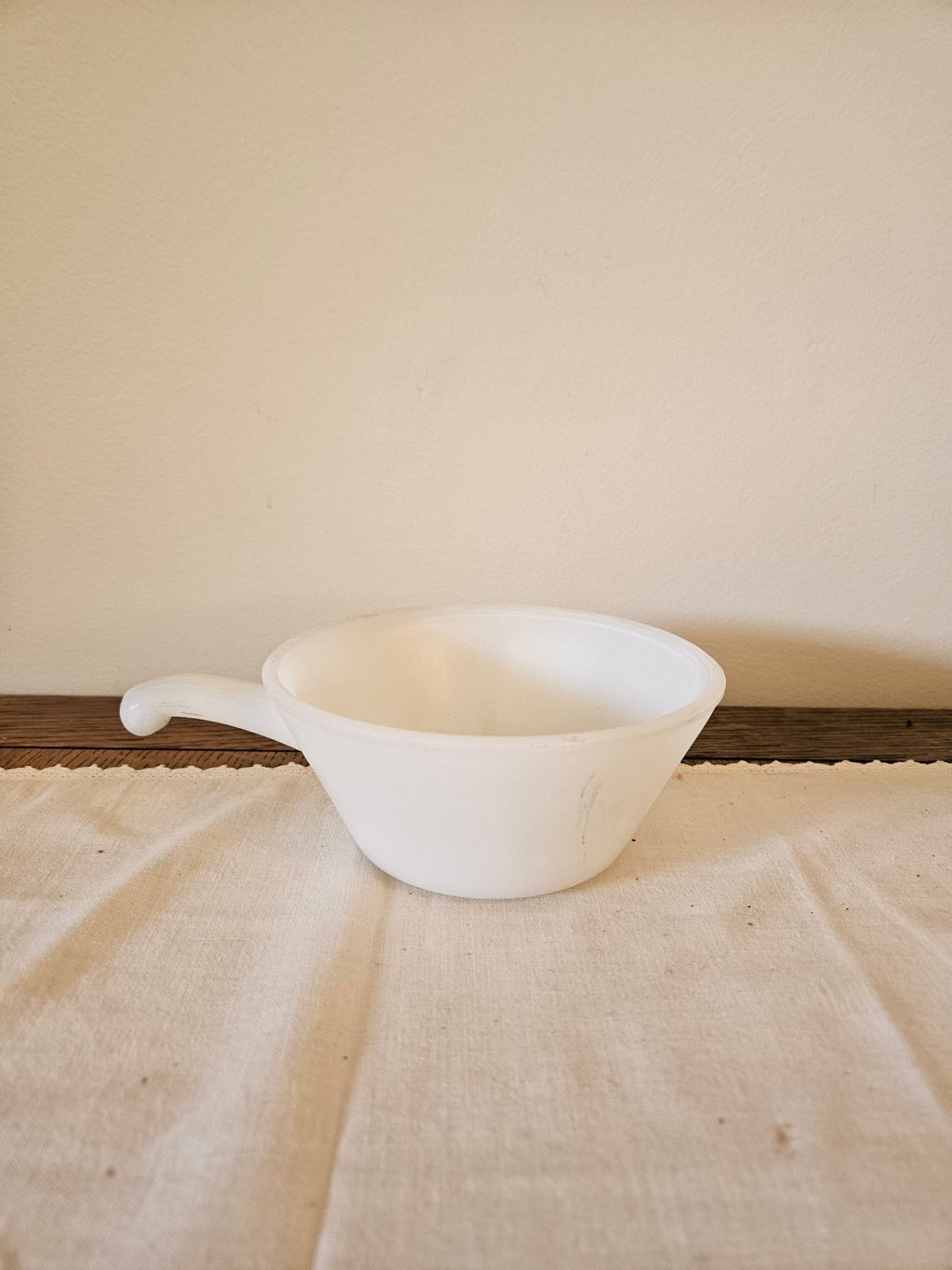 Small vintage Fireking didh with handle