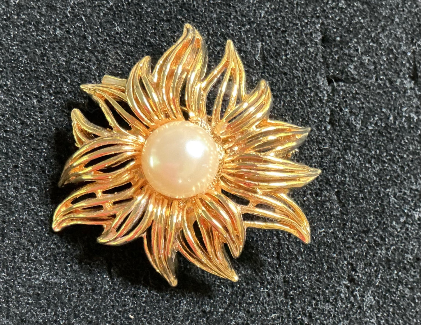 VTG. Brooch