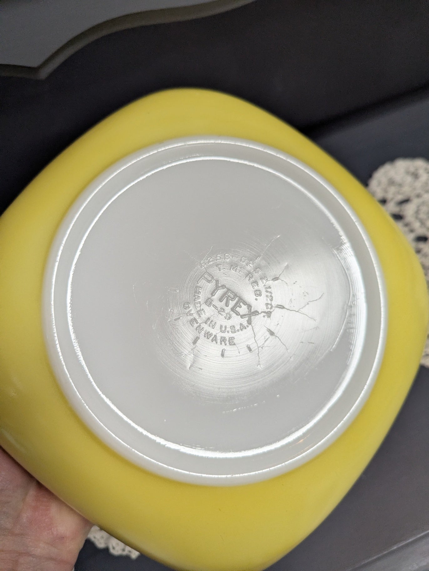 Vtg. Pyrex Yellow Serving Dish 2.5 Qt.