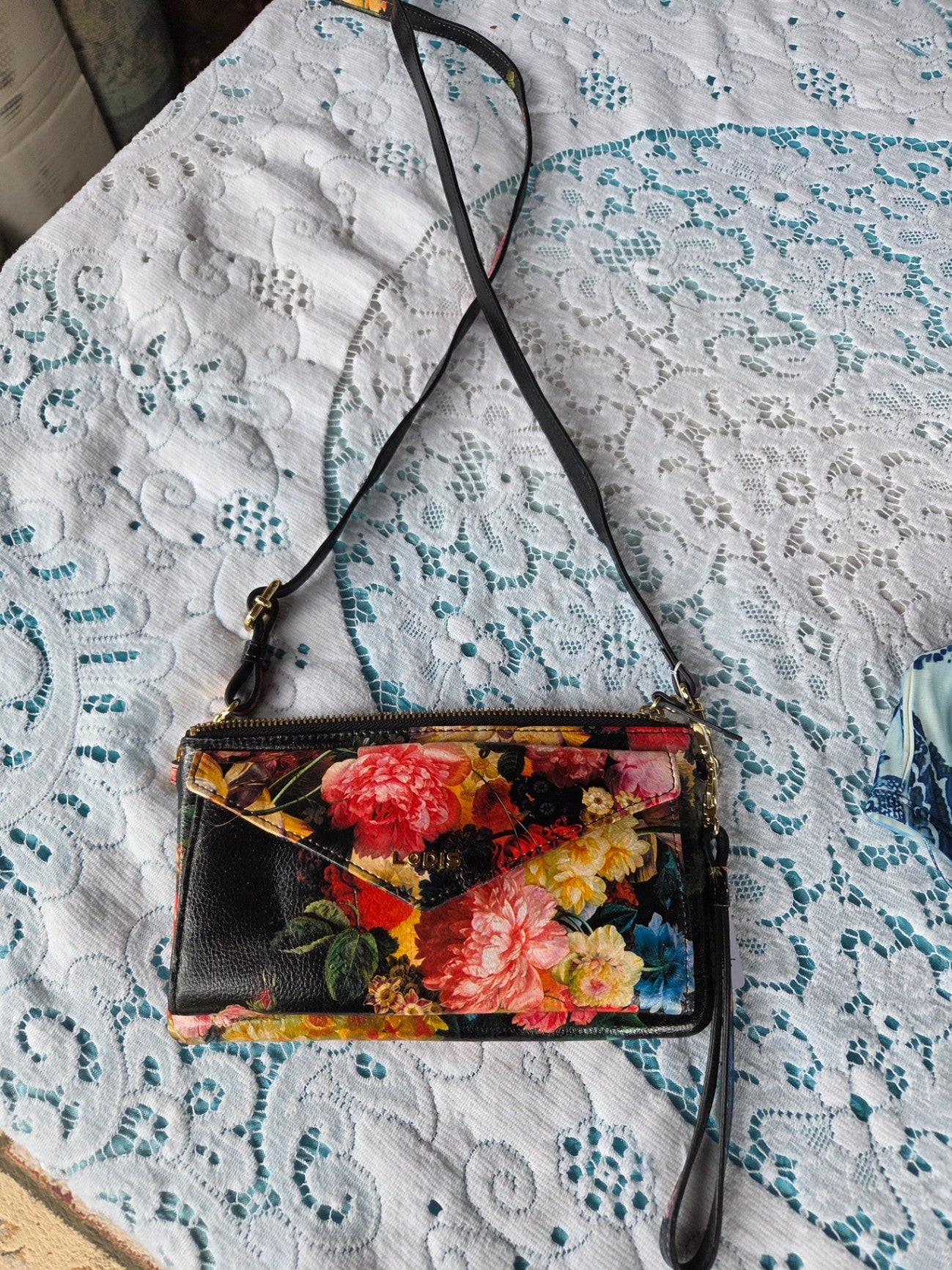 Lodis cross body purse