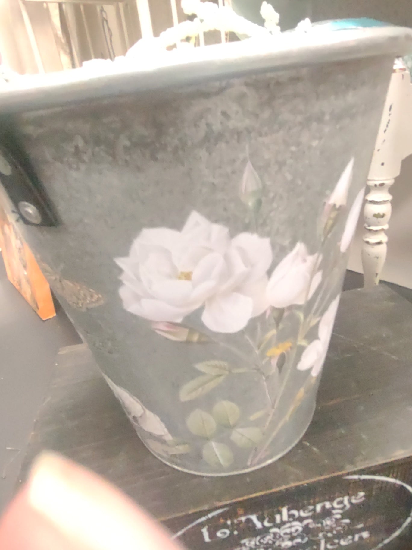 Rose tin