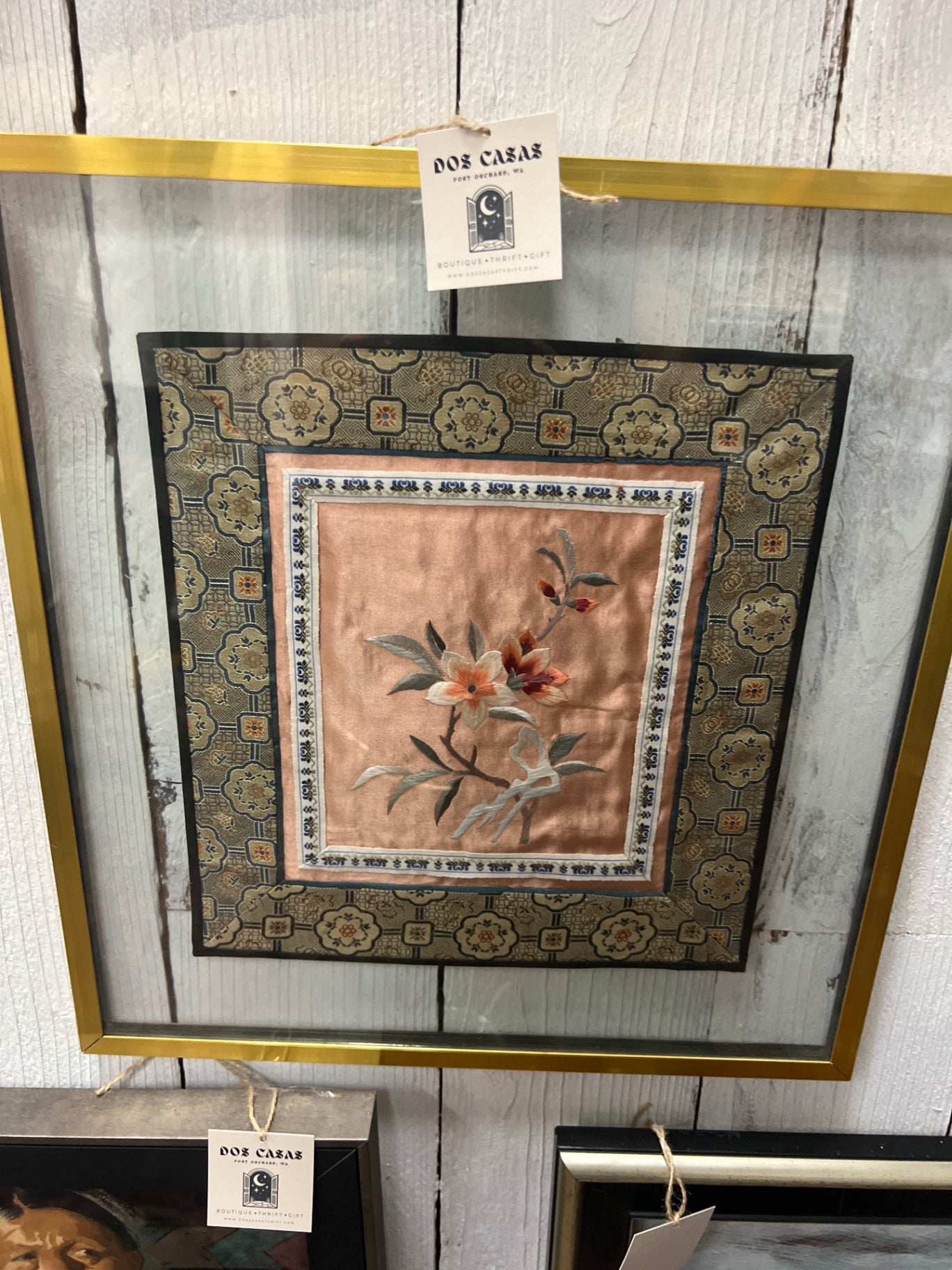 Artwork golden frame & silk flowers