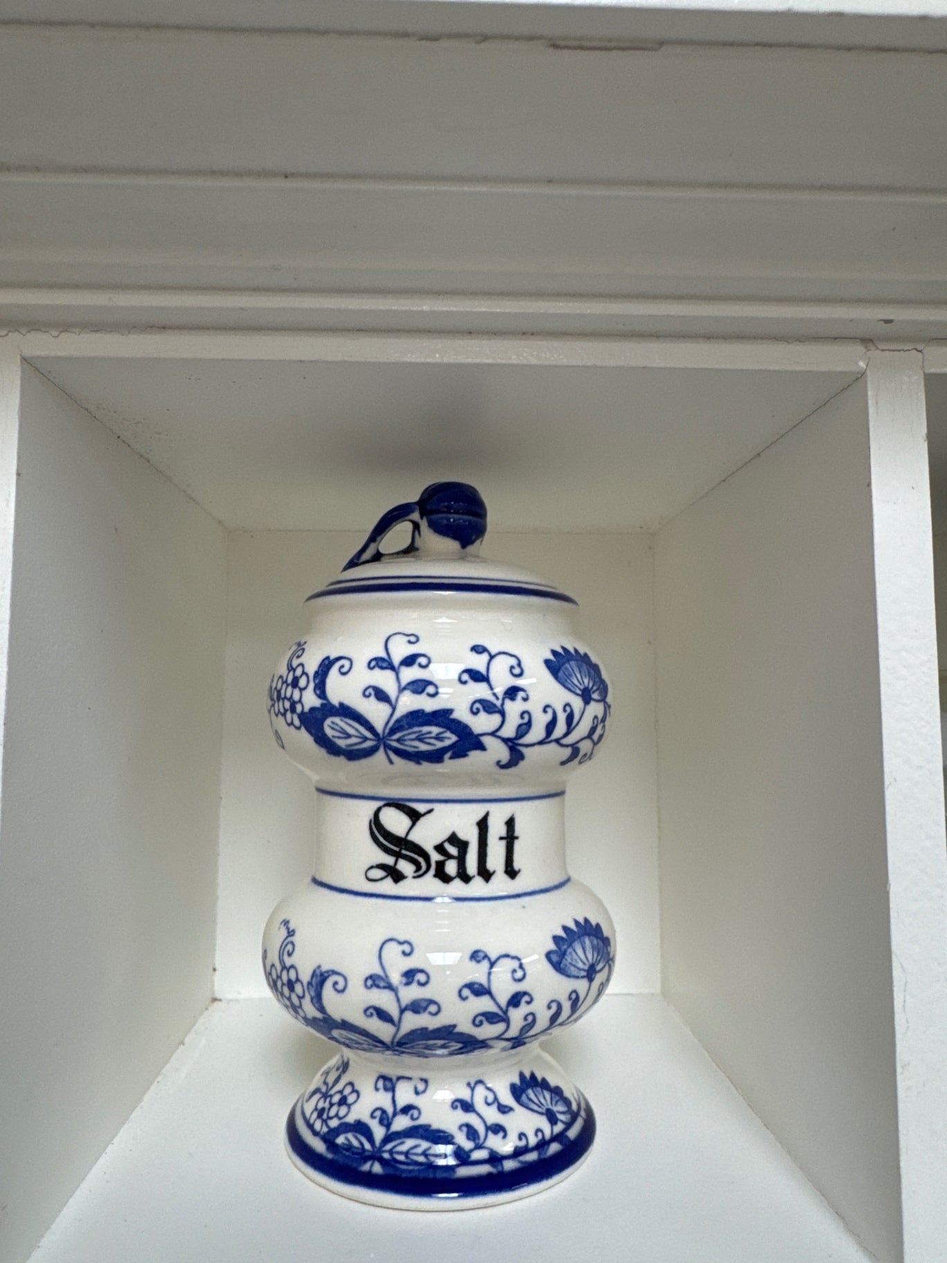 Blue onion salt shaker