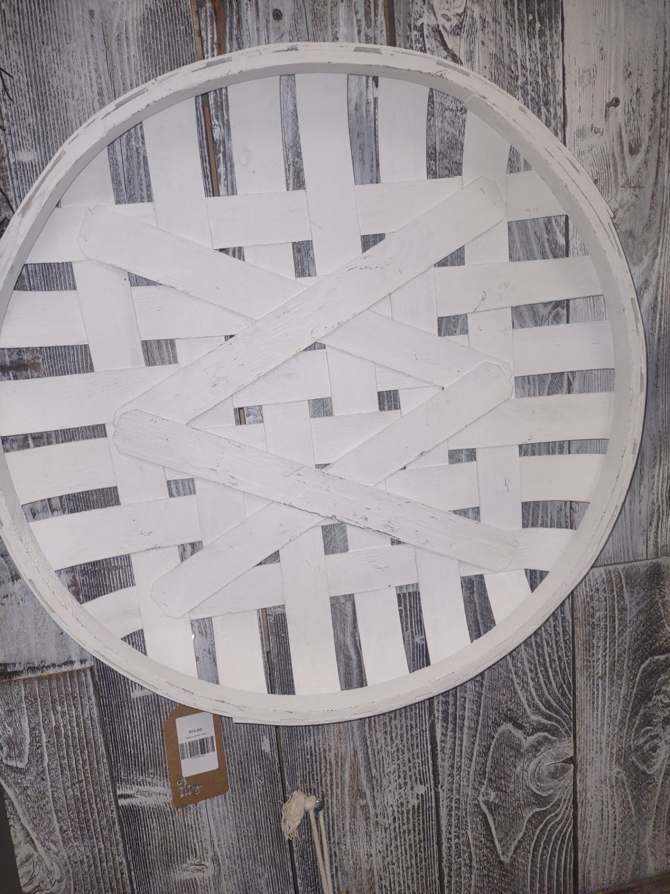 White tabbaco basket