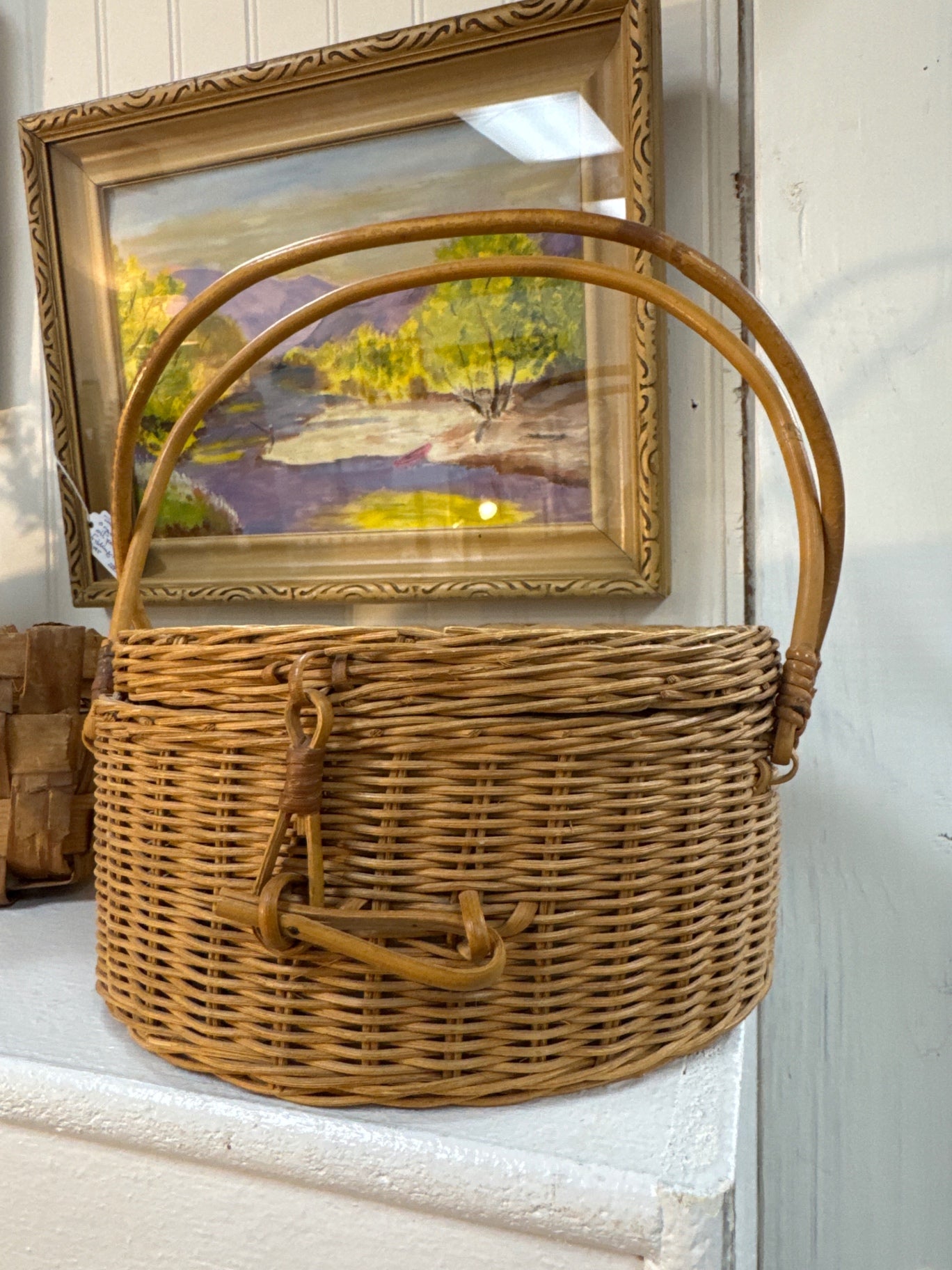 Vintage basket with handle and lid