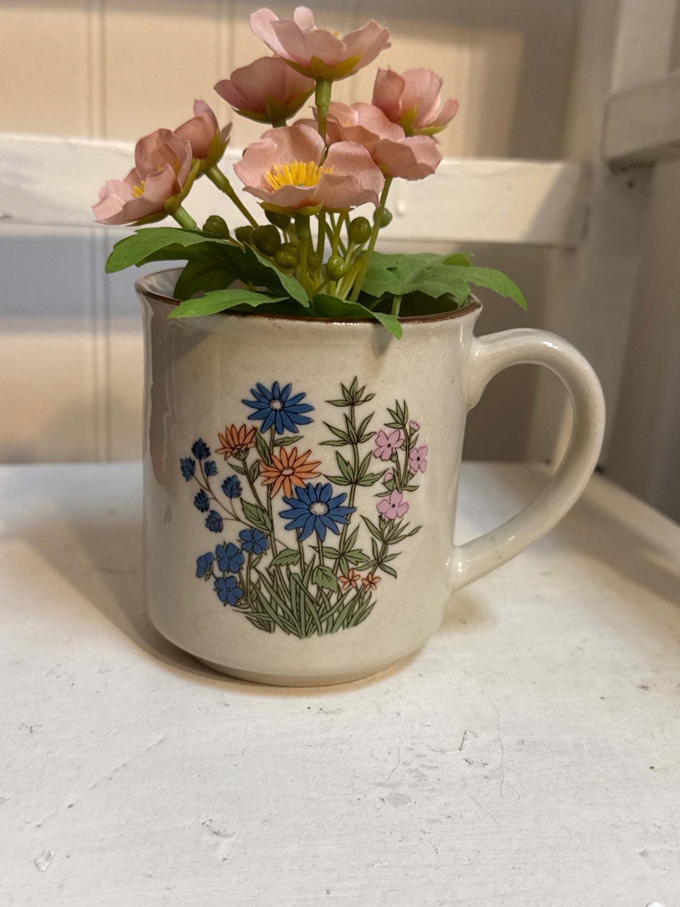 Mug with flowers