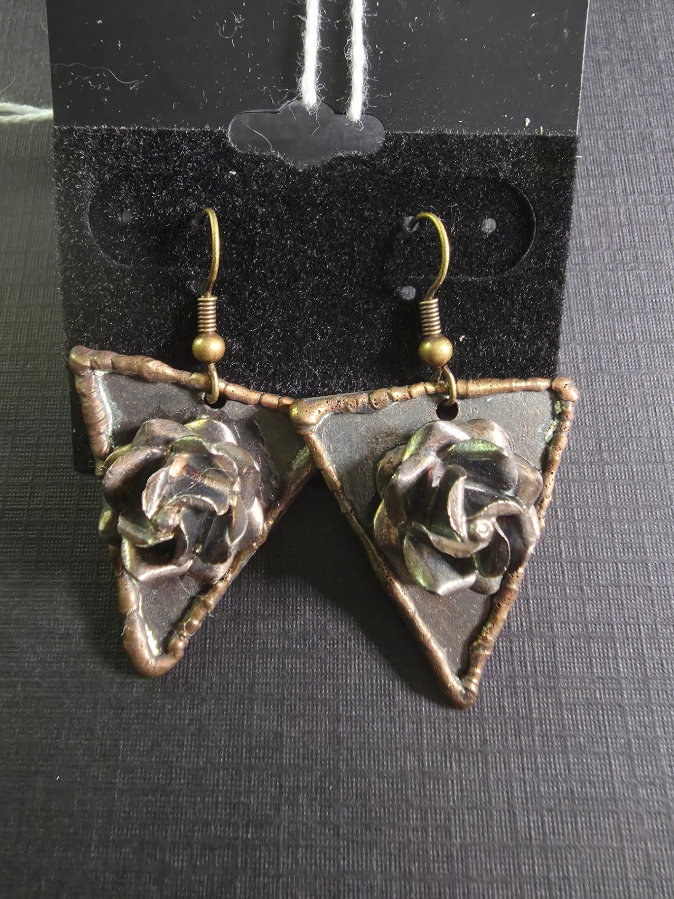 1E Rose metal earrings