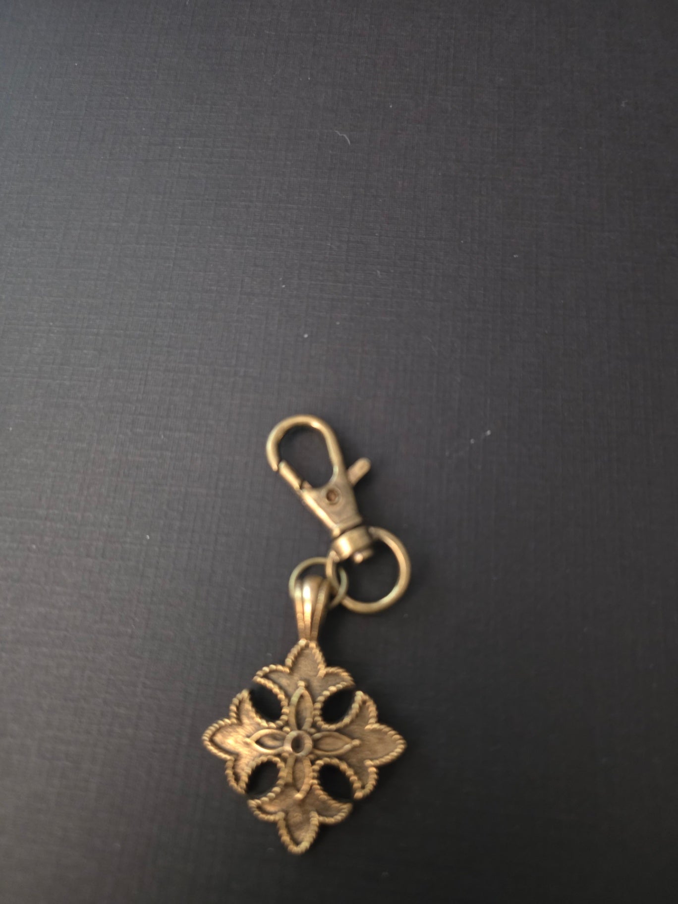 14c zipper pull fleur