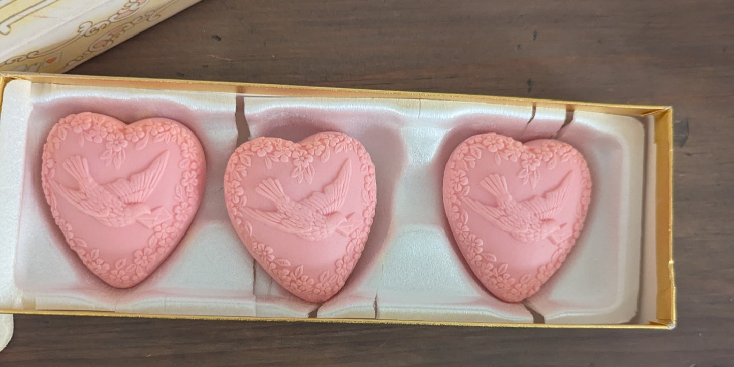 Vtg. Avon Tidings of Love Hostess fragranced Soaps