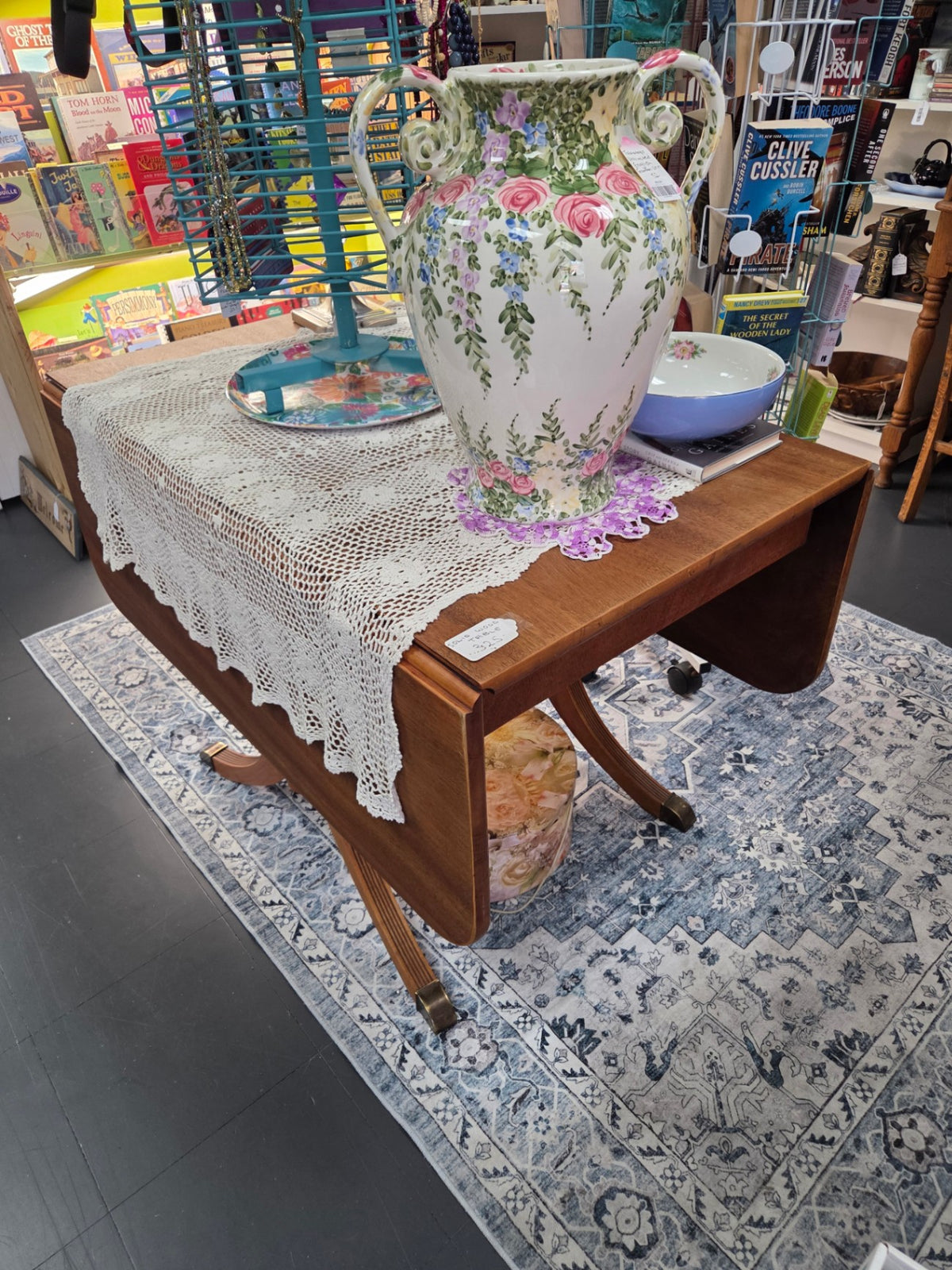 FurnitureDrop leaf table