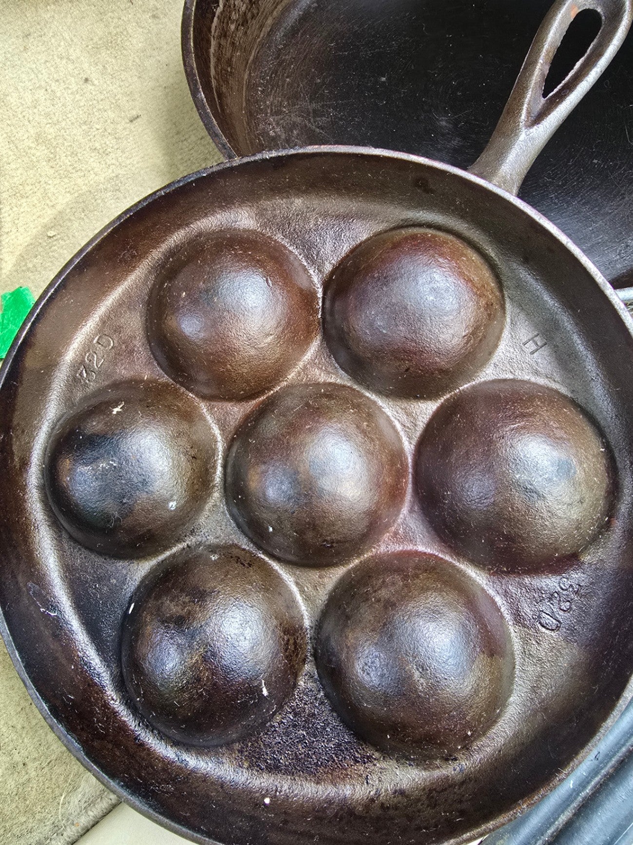 Cast iron aebleskiver pan