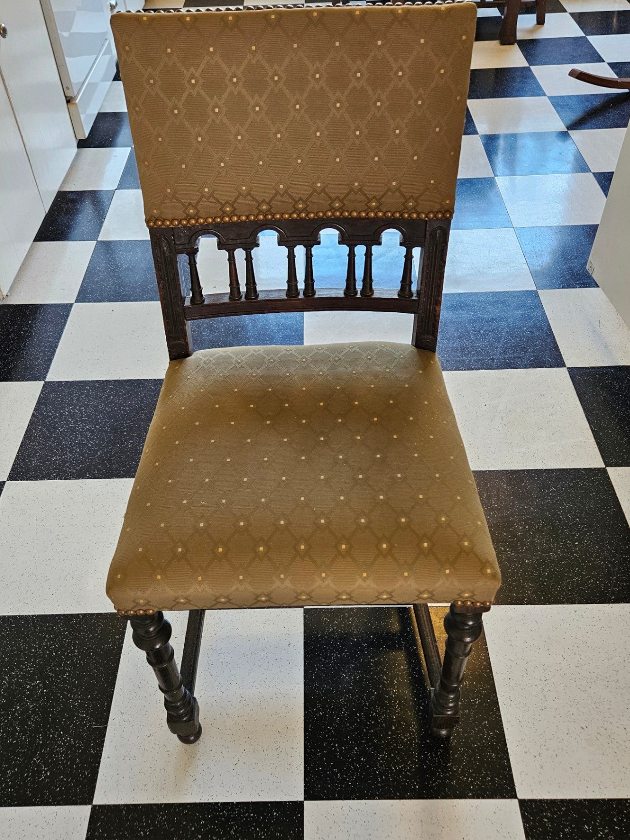 Antique/vint chair w/green fabric