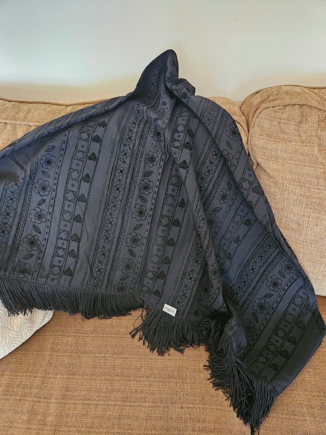 Vintage black fringed triangle shawl Texas Body Hangi gs