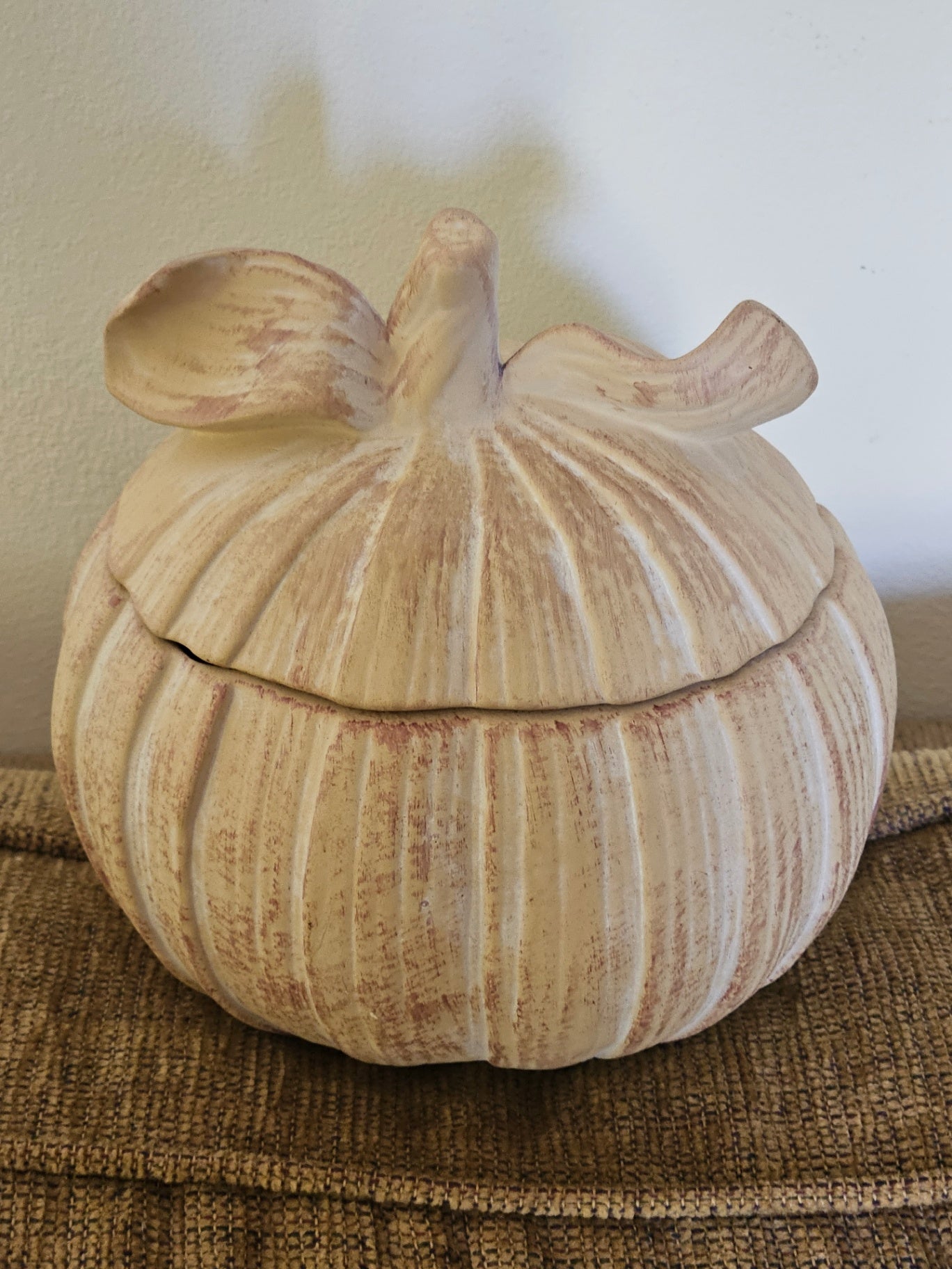 Terra cotta pumpkin w/lid
