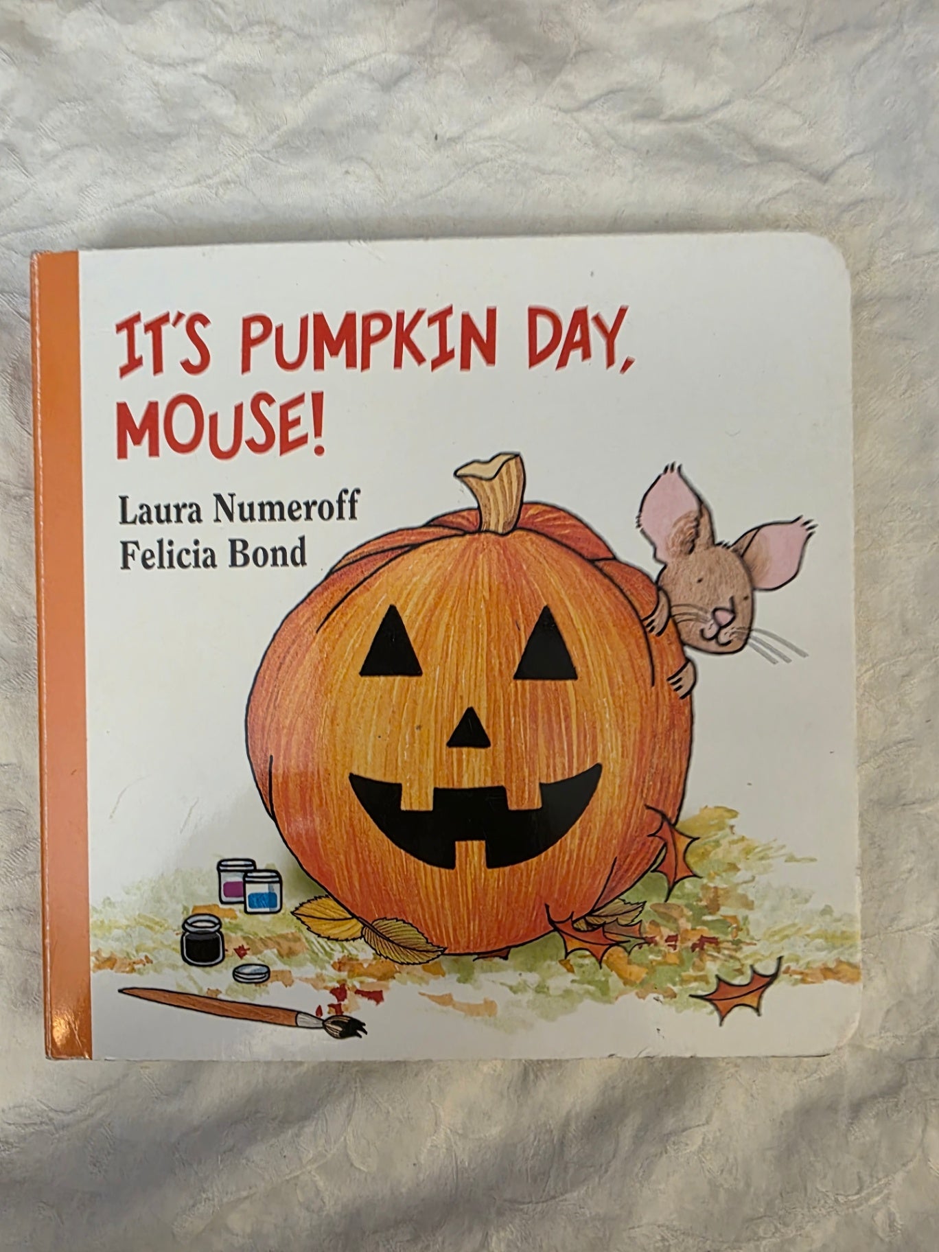 IT'S PUMPKIN DAY MOUSE.
