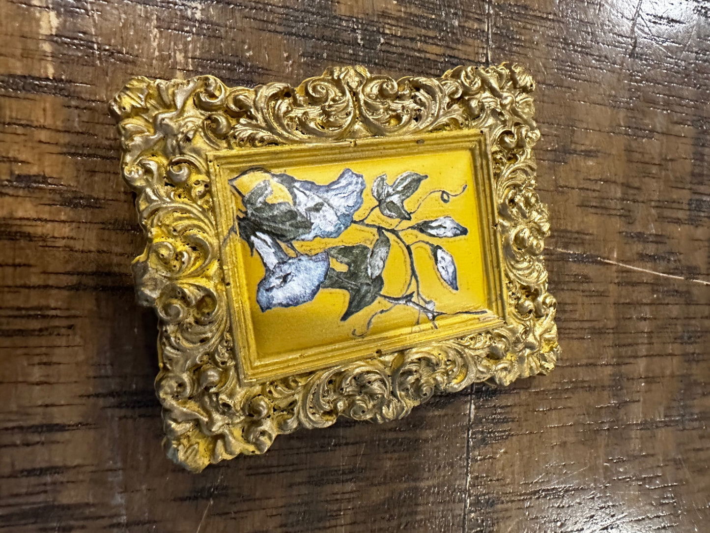 Square yellow magnet