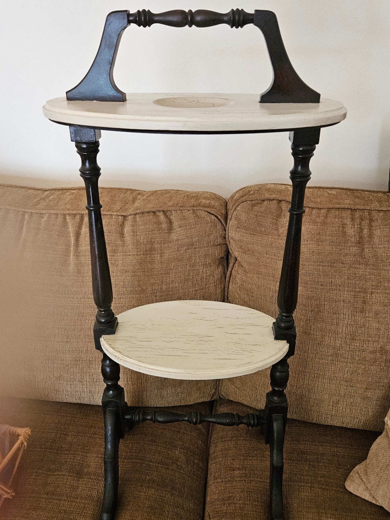 Antiq/vint black and white 2 tiered table
