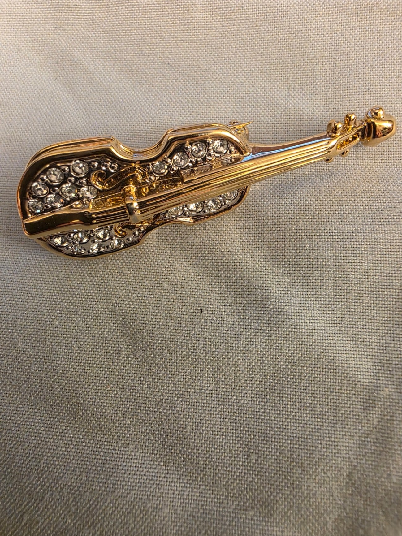 VIOLIN PIN