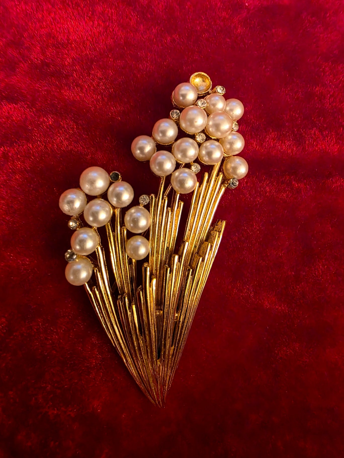 TRAFFARI, GOLD/PEARL SPRAY BROOCH.