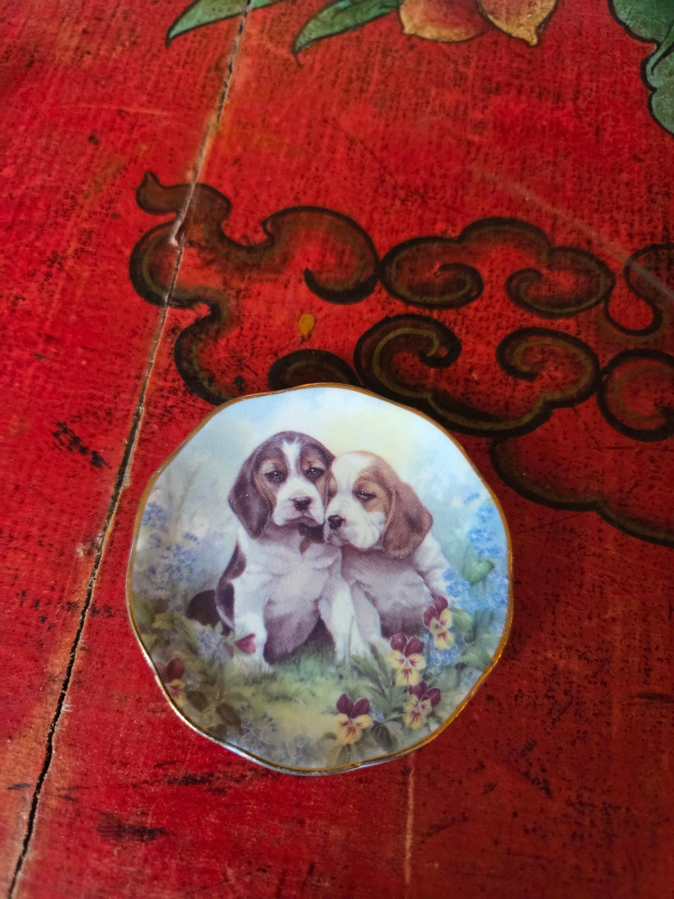 Two dogs little plate
