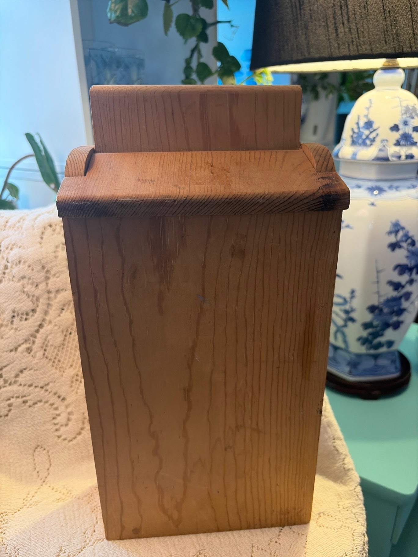 Primitive candle box