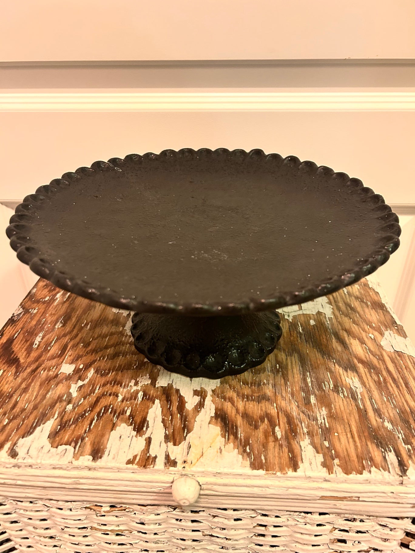 BLACK PEDESTAL