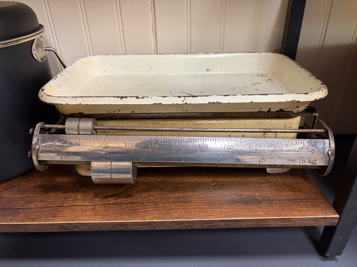 Vtg 1950’s/60’s Kitchen Scale
