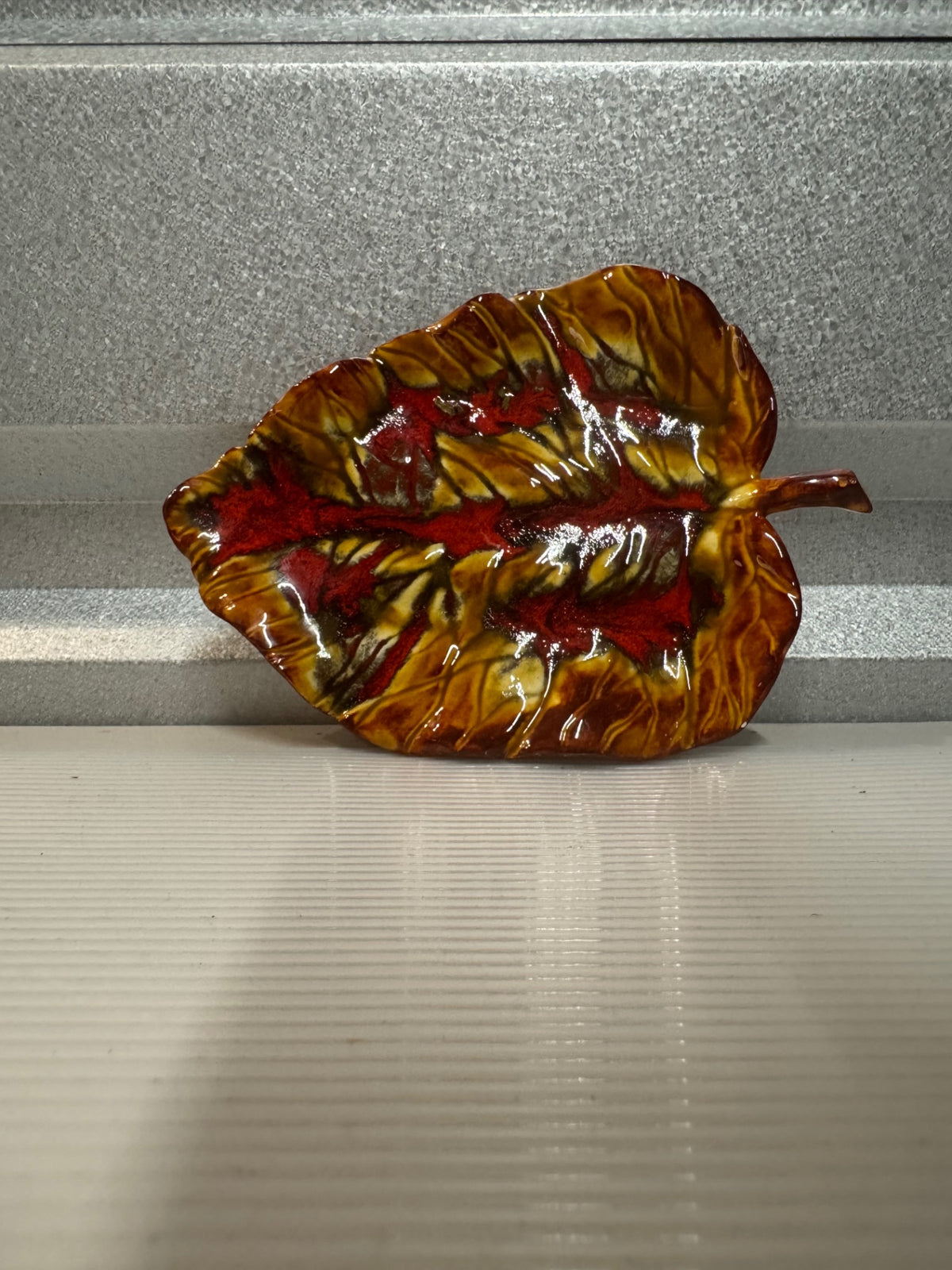 MCM ceramic leaf dish