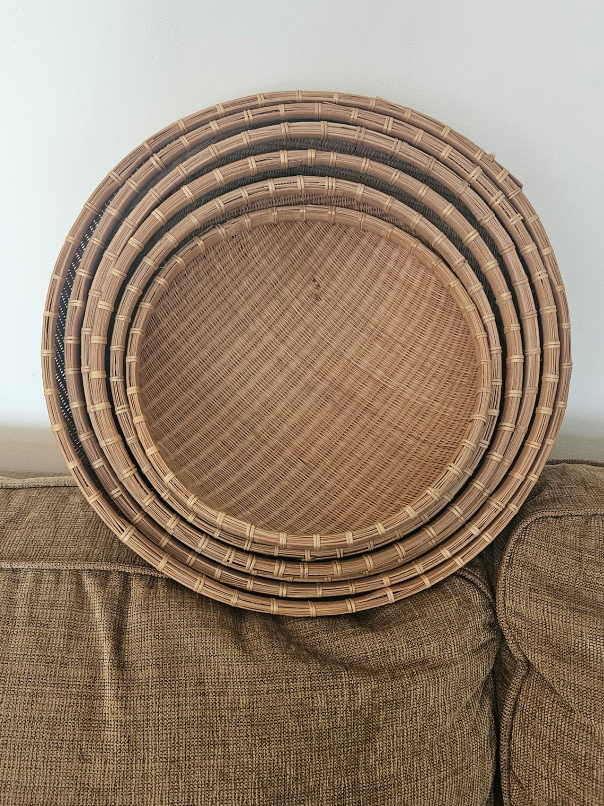 Vint c1960s set of 6 woven nesting baskets largest 18 in D approx
