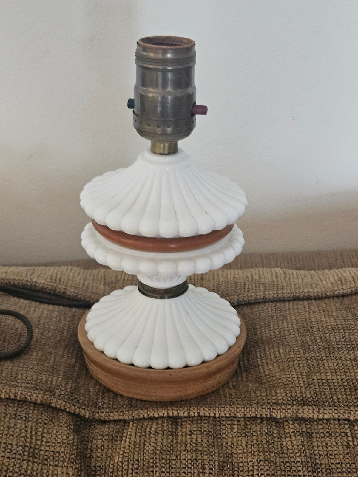 Vint wood/milkglass vanity lamp 10 in tall approx