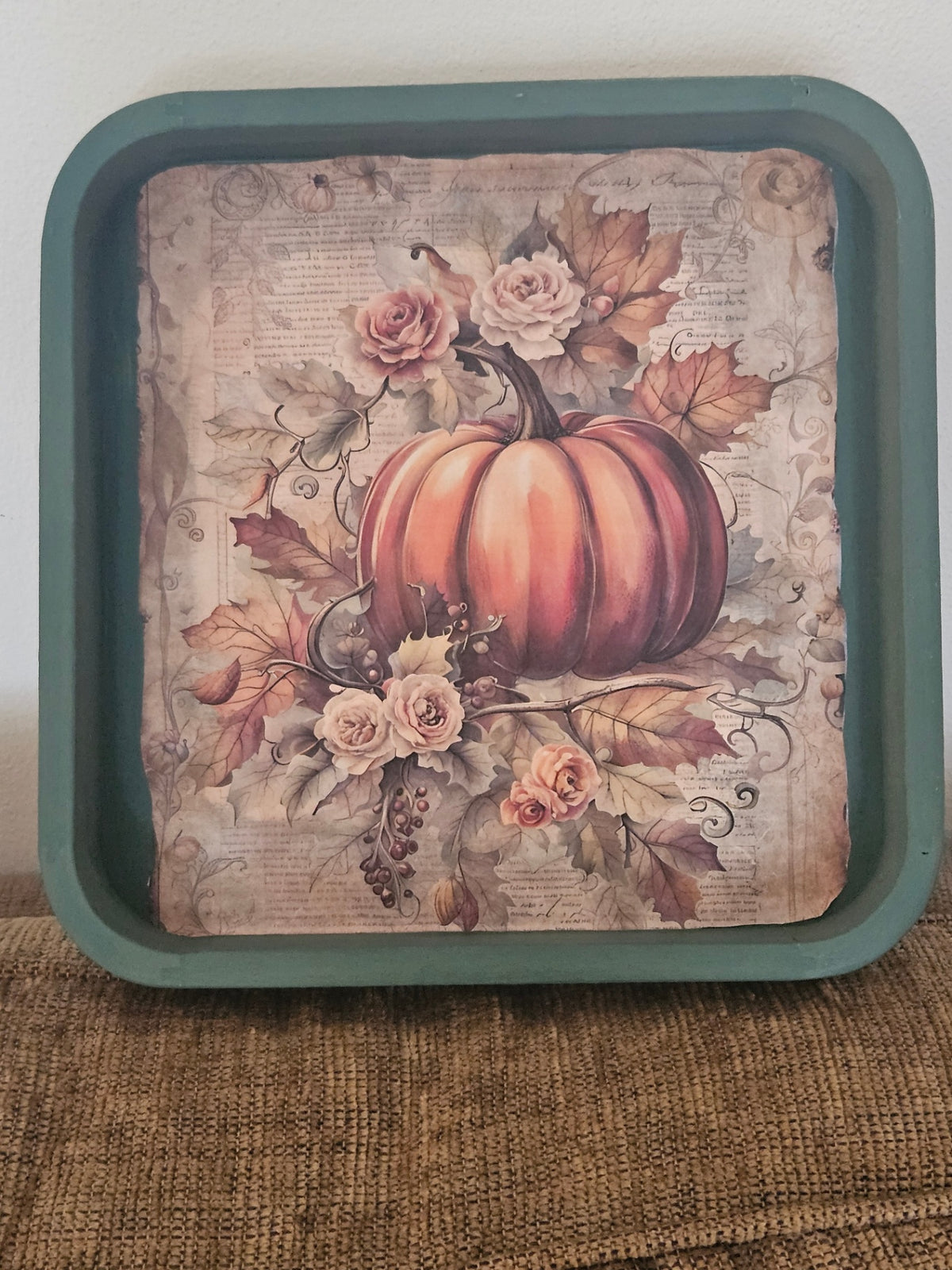 Green wood tray w/pumpkin 9x9 approx