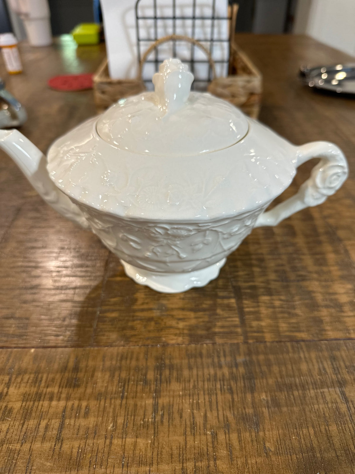 White tea pot
