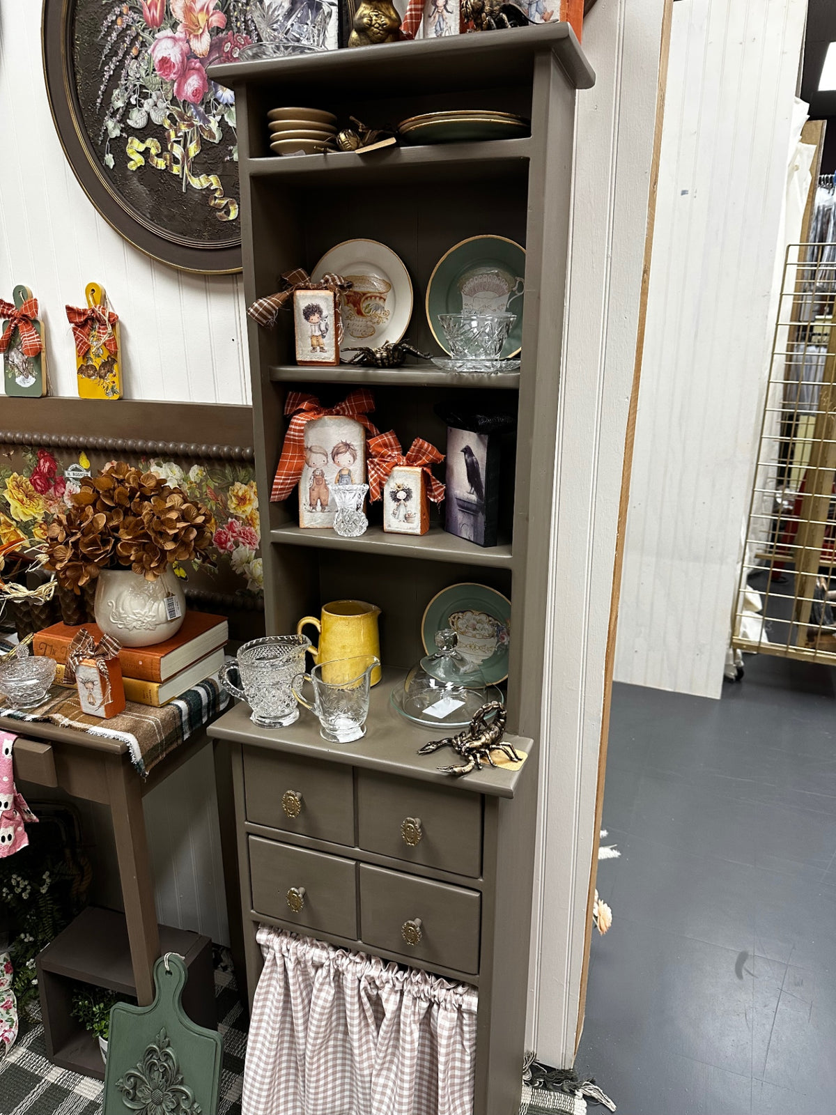 Wood hutch