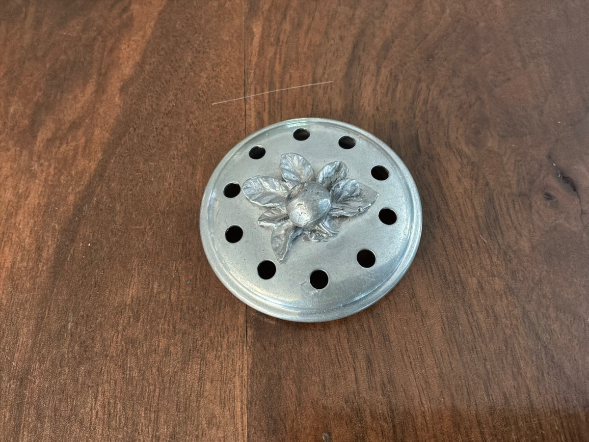 Potpourri jar, vented lid