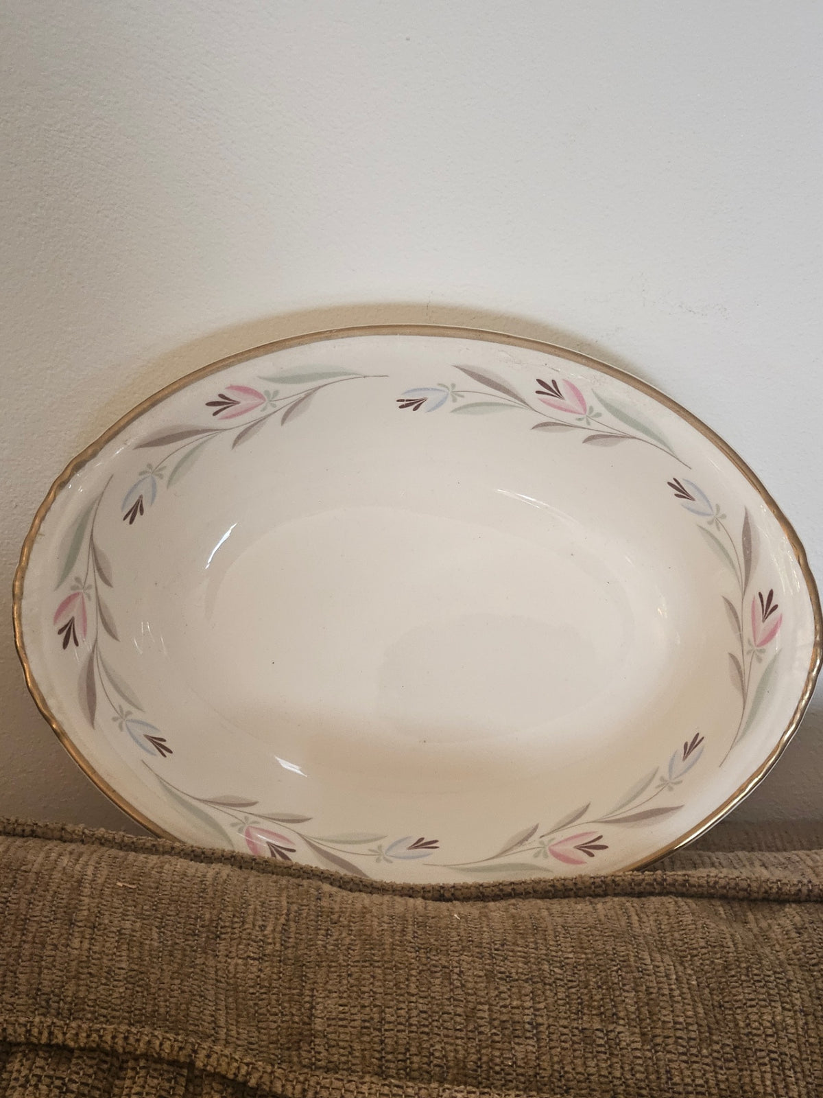Vint Homer Laughlin oval serv bowl 9 in approx. Eggsgell nautilus