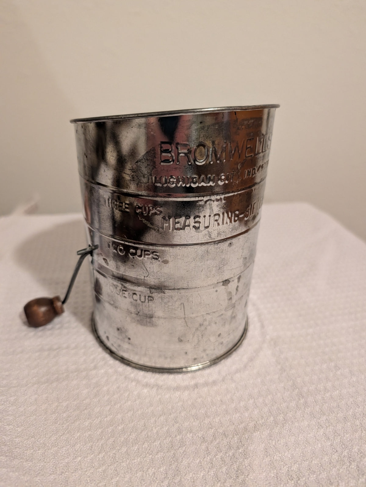 Vintage Three-cup Bromwell Flour Sifter
