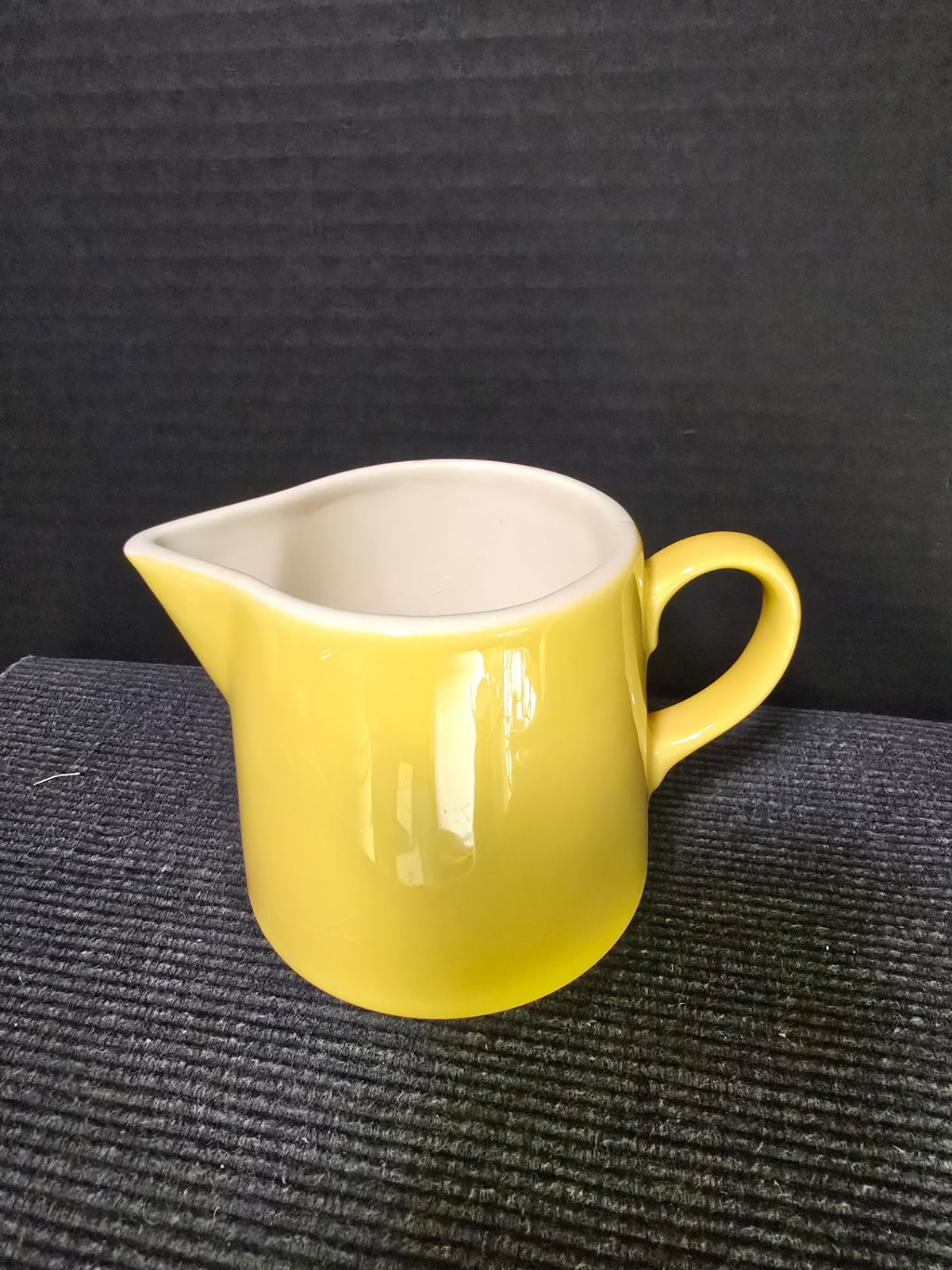 USA yellow creamer