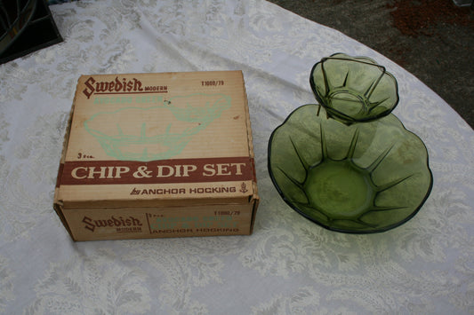 Anchor Hocking Vintage chip and dip set