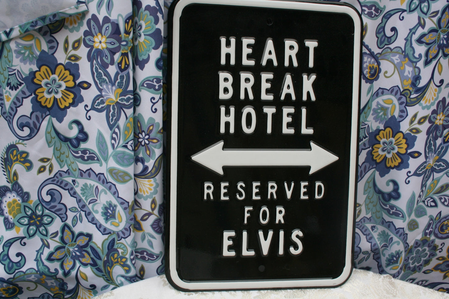 Heart Break Hotel sign 