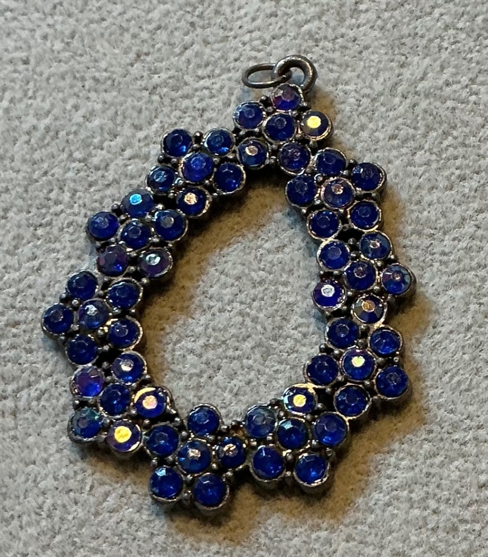 Blue rhinestone pendant