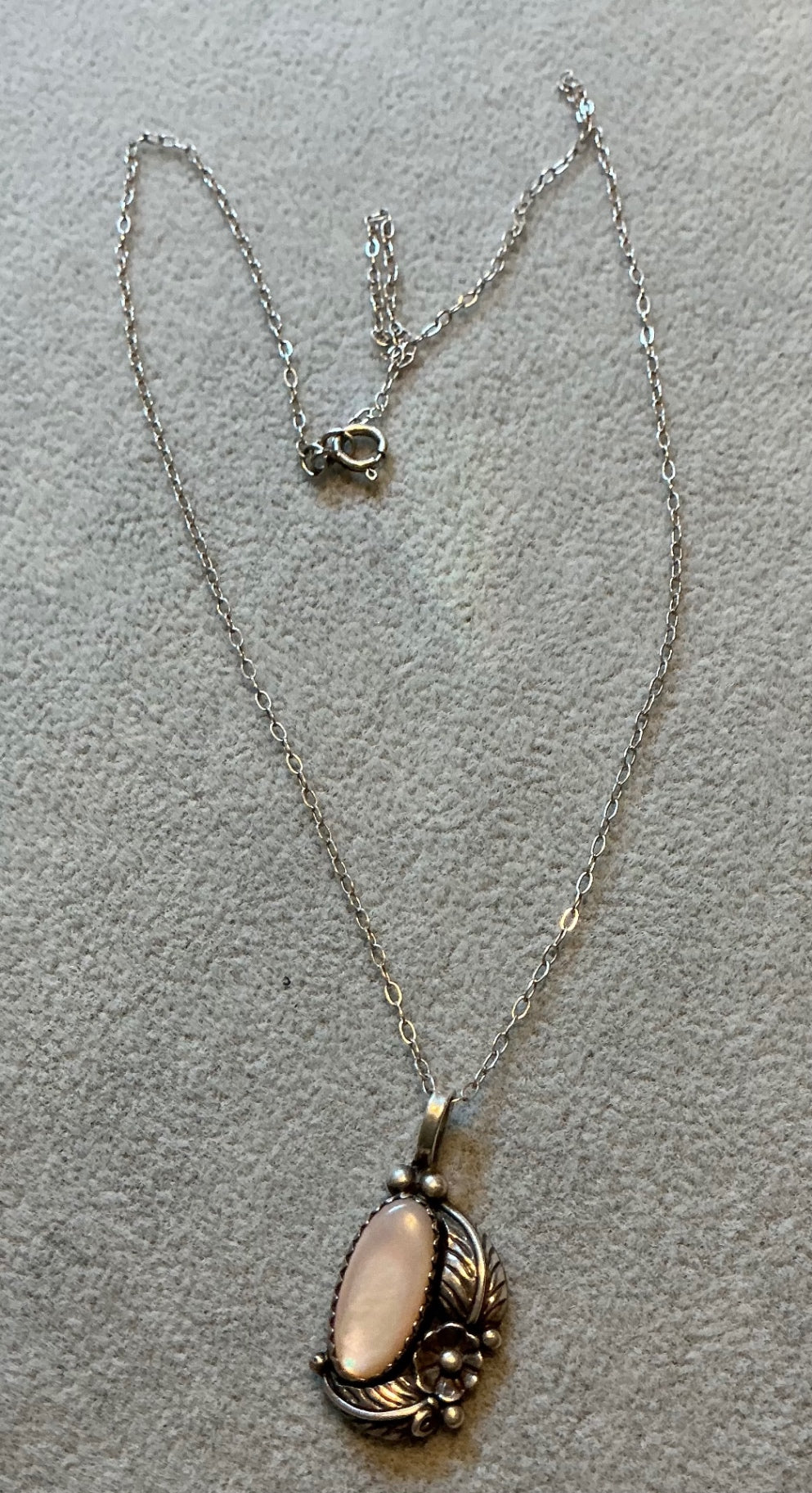 VTG. Mother of Pearl Pendant