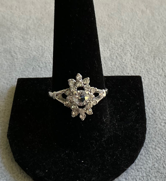Vintage inspired ring w/ floral cluster crystals
