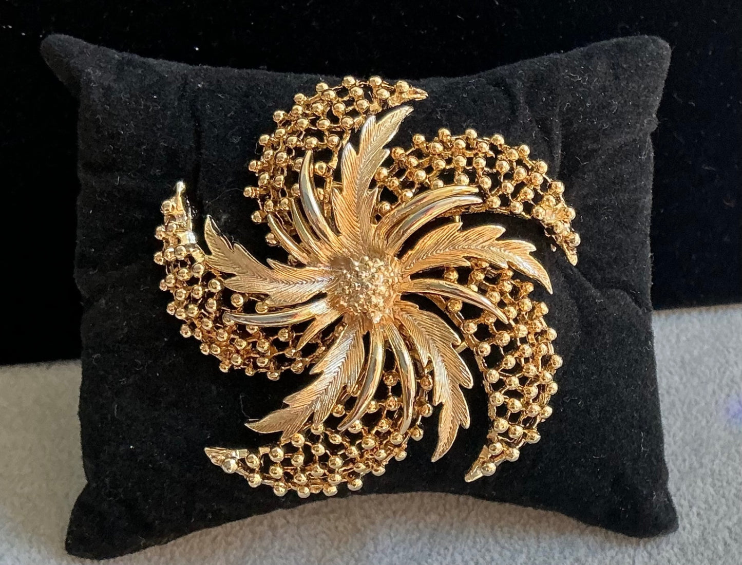 Vtg. Lisner  Brooch