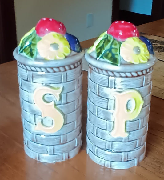 Salt & Pepper 